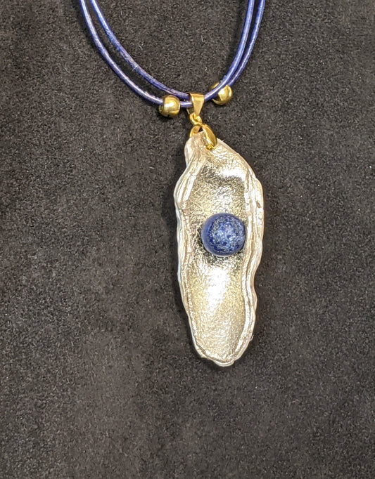 Choker Necklace with pendant, lapis lazuli bead and leather