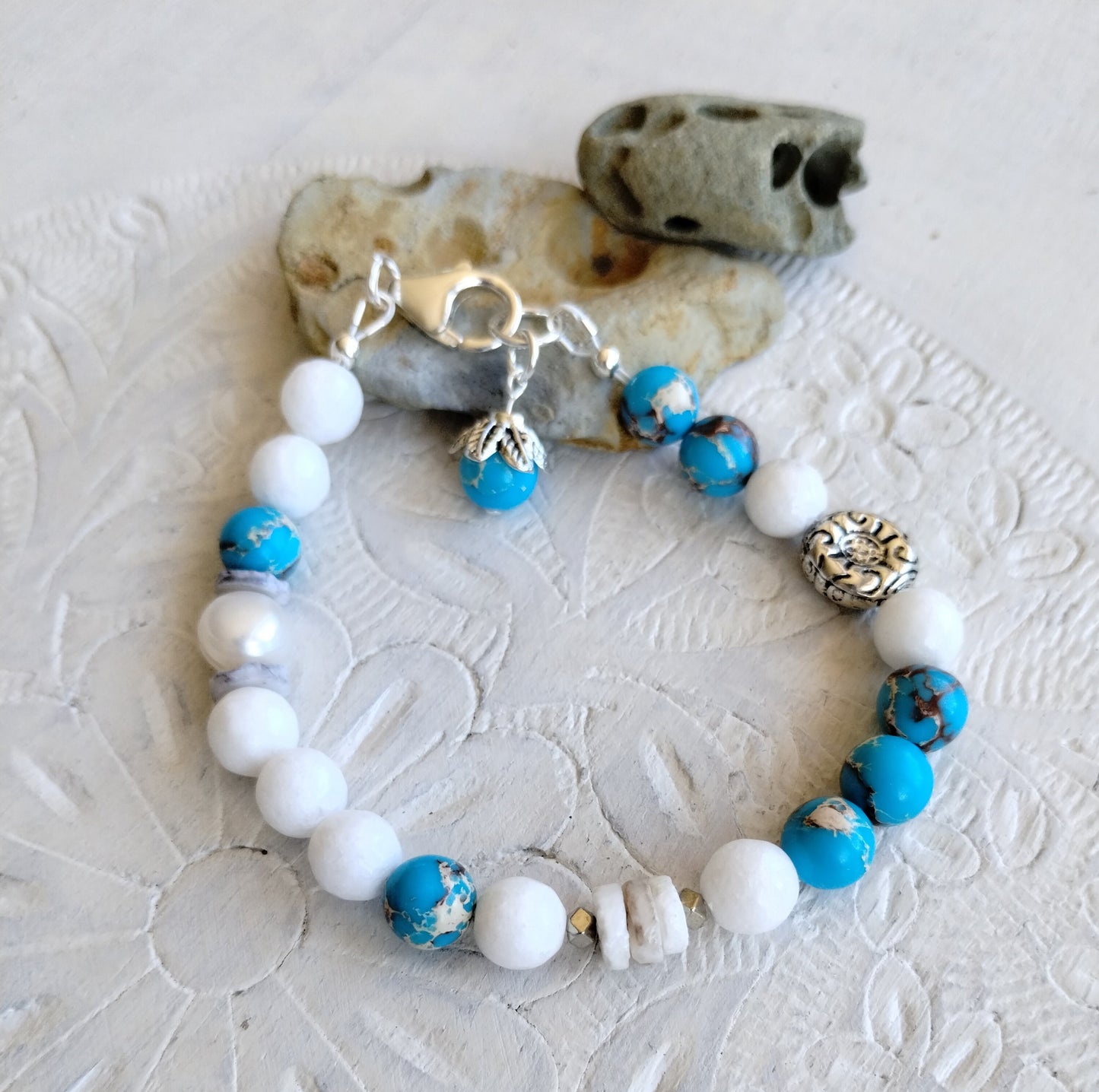 Calm and peace bracelet, Stone bracelet, Turquoise colored bracelet, White bracelet, Summer bracelet, Jade bracelet, 7 1/4 inch